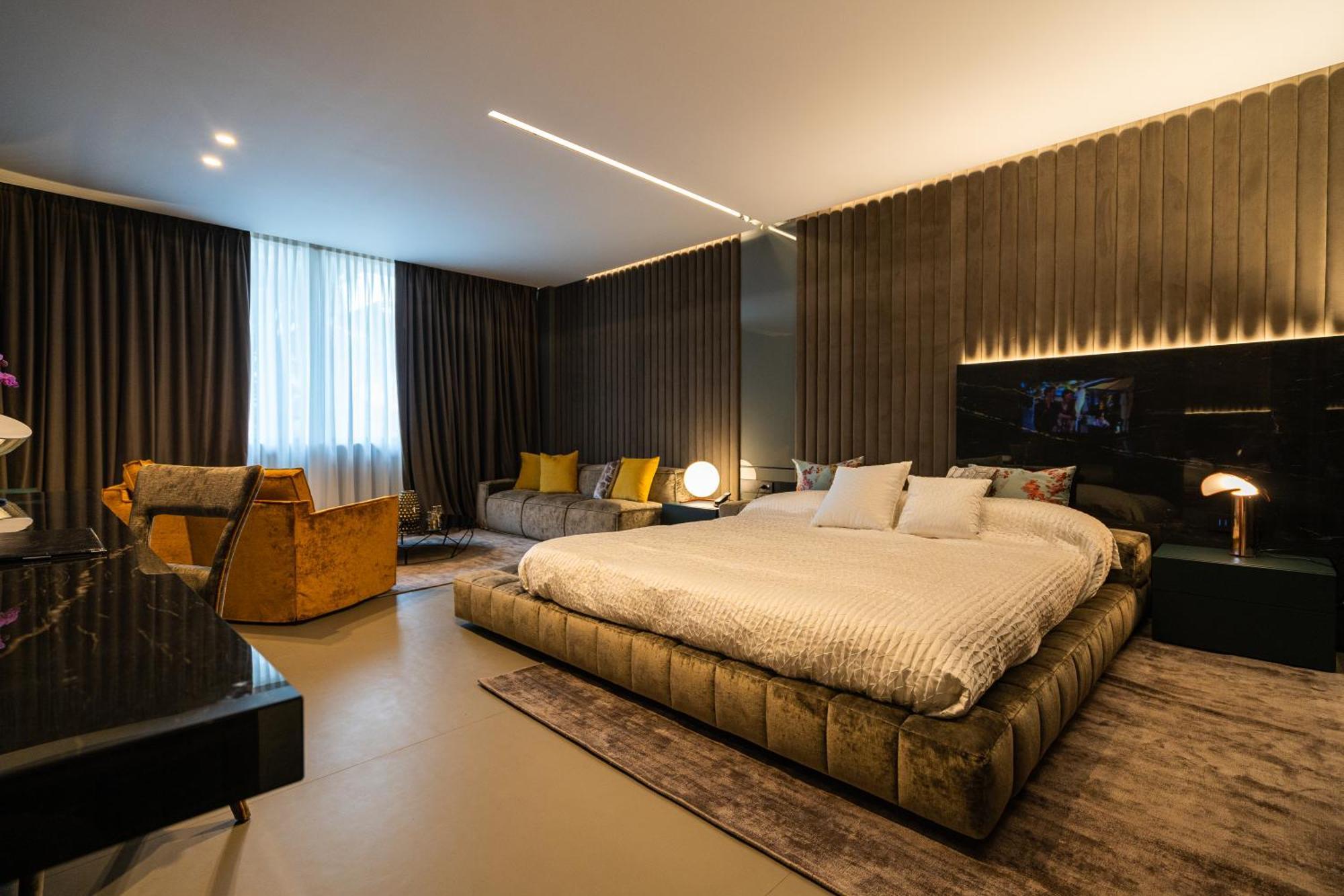 Ariston 4*