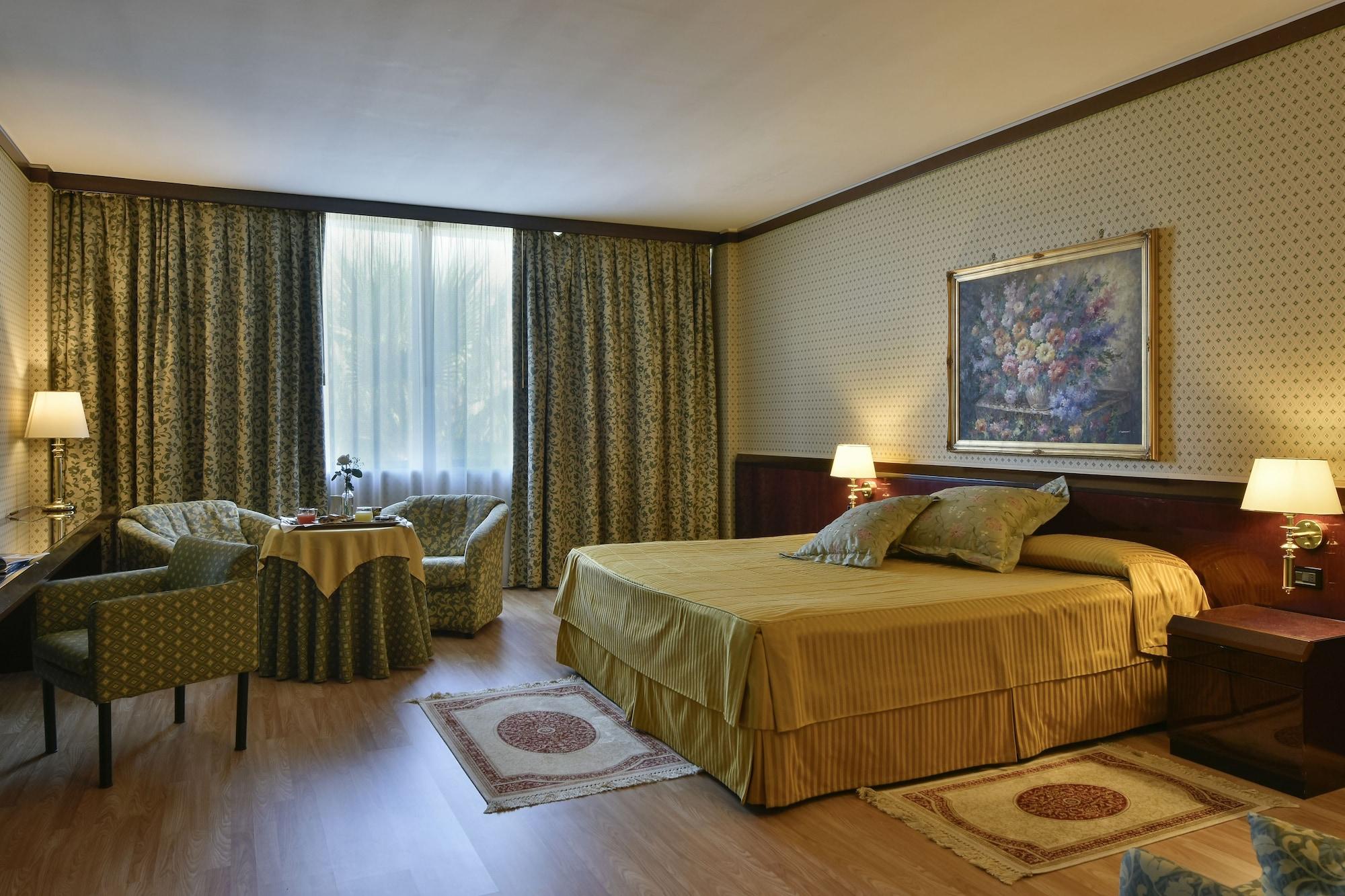 Ariston 4*