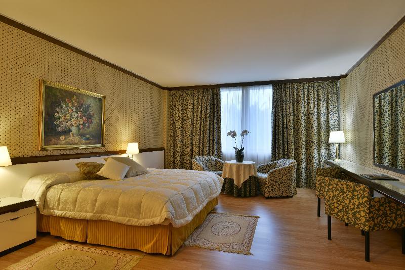 Ariston 4*